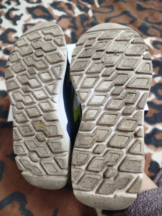 Кросівки підліткові