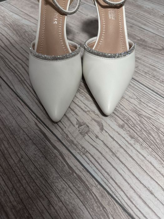 Buty białe ślubne