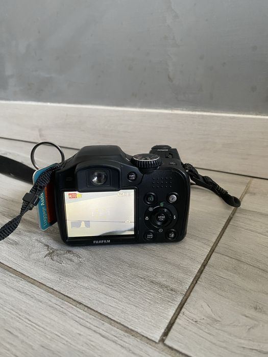 FUJIFILM FinePix S5700