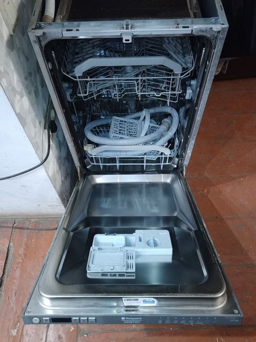 Посудомойка Ariston LST 328