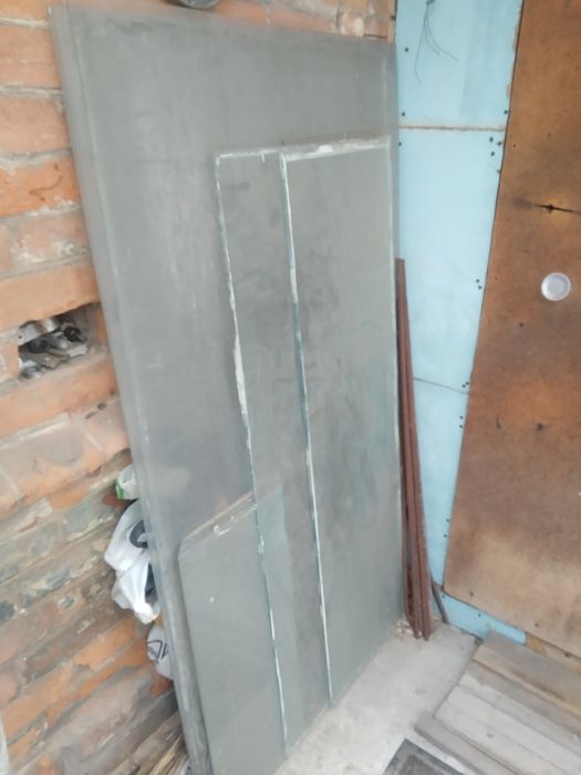 Стекло оконное  81 см Х 147 см. 4 мм толщина, три  штуки