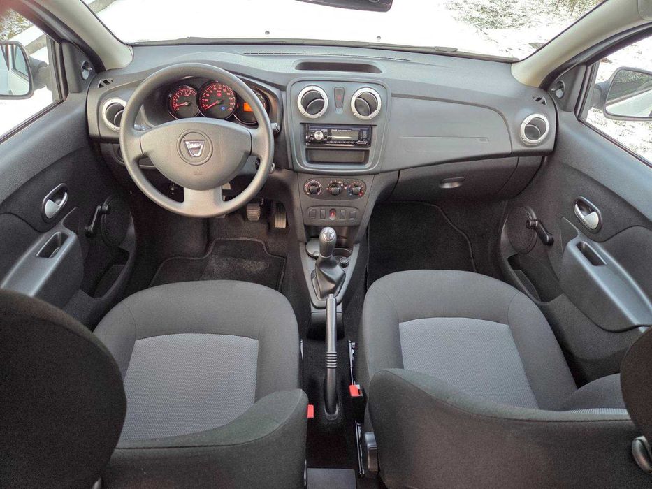 В ідеальному стані Dacia Logan 2015. Не битий, не фарбований