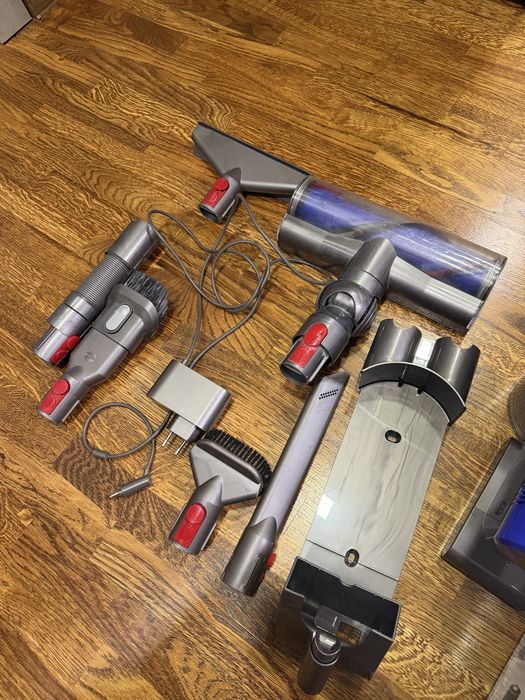 Акумуляторний ручний пилосос Dyson V8 Motorhead