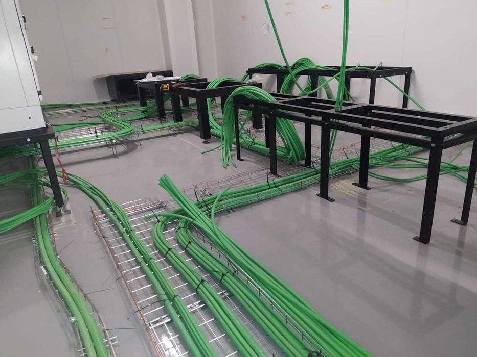 OHMEGA ELECTRO: Serviços de instalações Reparos Manutenções elétricas