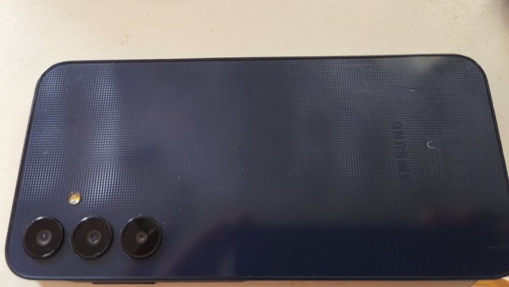 Samsung galaxy A25 + presentes.