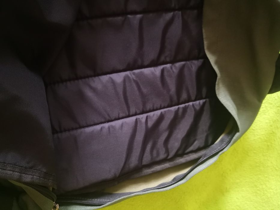 Plecak marki Dockers.