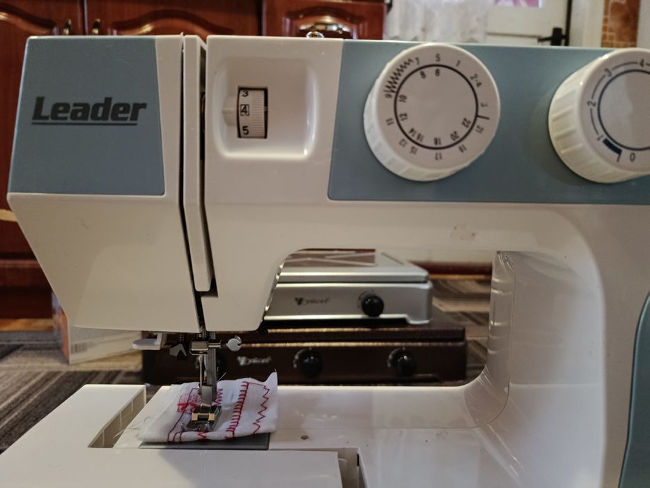 Електрична швейна машинка