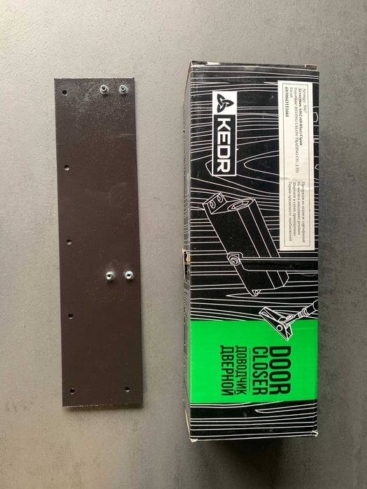 Дотягувач доводчик для дверей KEDR А062