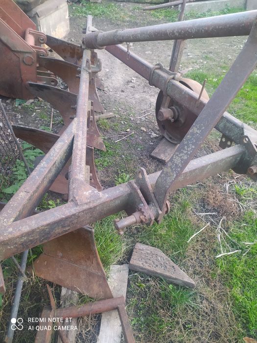 Продається заводський п'яти корпусний плуг 5/25