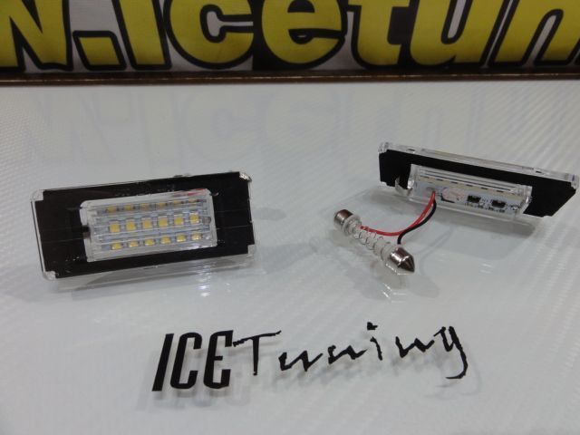 Suporte de lâmpada de matricula com led branco para Mini R56 / R57 / R58 / R59