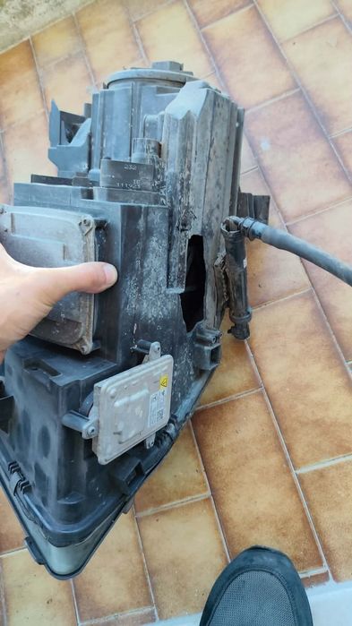 Vendo ótica bixenon original Mercedes lado passageiro em bom estado