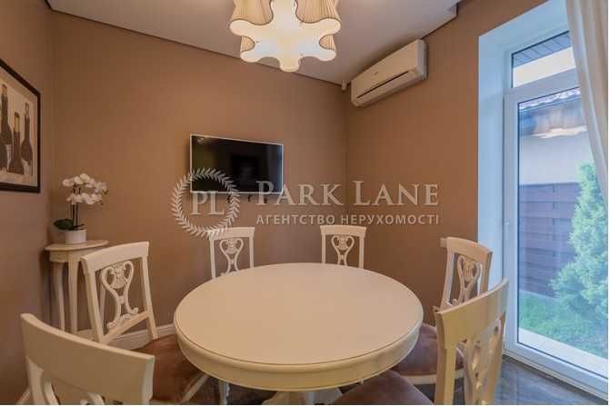 Березівка. КМ Козирна Карта. Будинок з дуже гарним ремонтом.