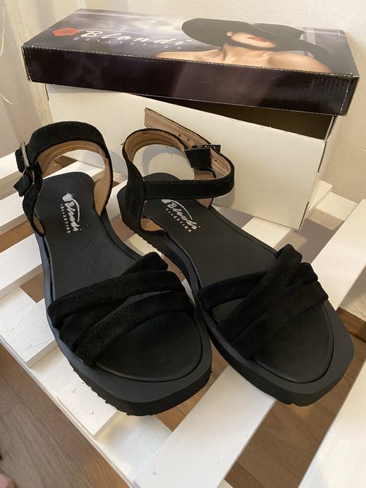 Продам замшеві босоніжки