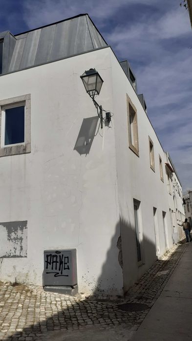Prédio para Remod.ou alterar para um bloco de apartamentos em Torres Vedras