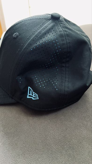 Nowa czapka z daszkiem formuła E mercedes