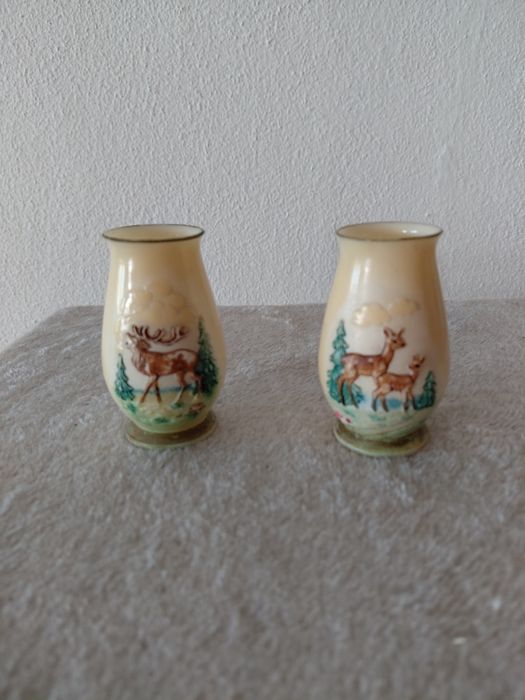 Set of 2 small vases
