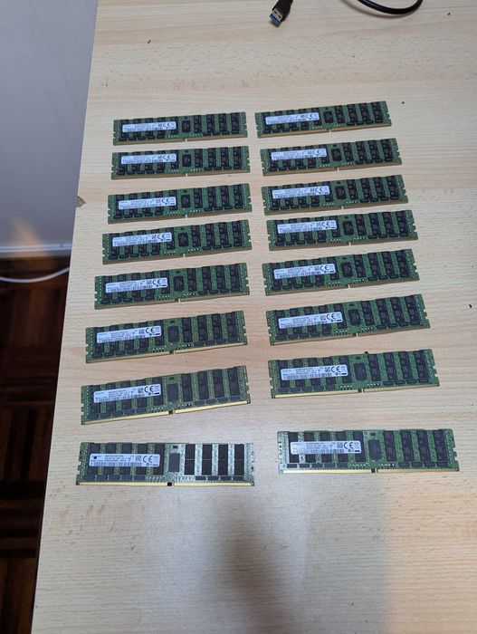 Memória RAM Servidor Samsung 32GB DDR4 LRDIMM ECC PC4-2400T