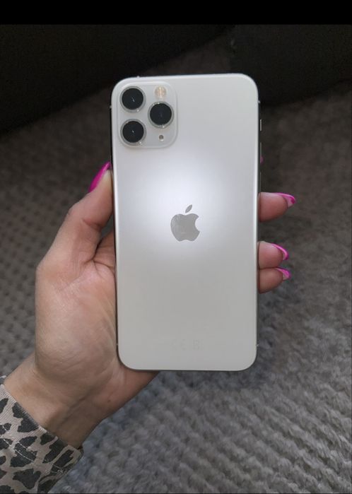 Iphone 11 pro . Perlowy kolor