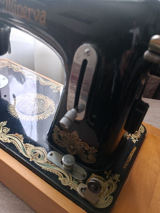 Швейна машина  Minerva  прямострочна.