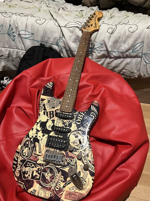 Guitarra Squier Stratocaster Obey Graphic HSS