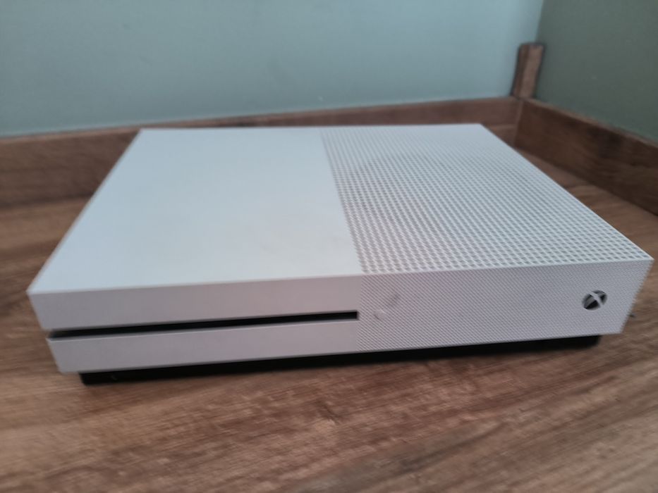 Zamienię Xboxa one s na PS4.lub sprzedam