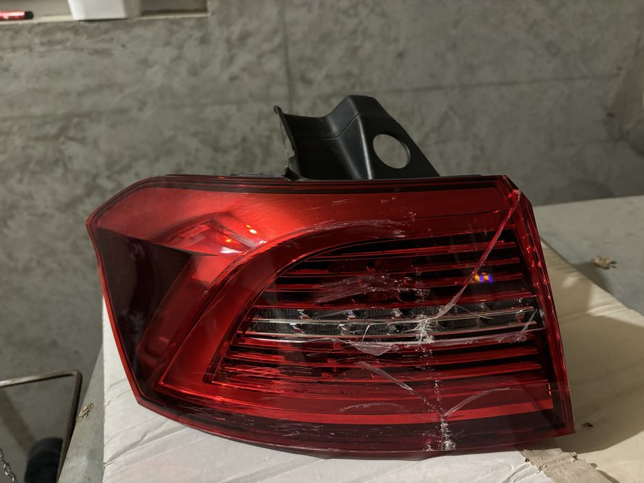 Фанарі стопи Volkswagen Passat B8  Універсал