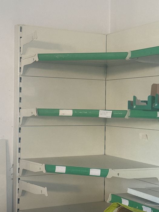 Estantes com Prateleiras de mini mercado