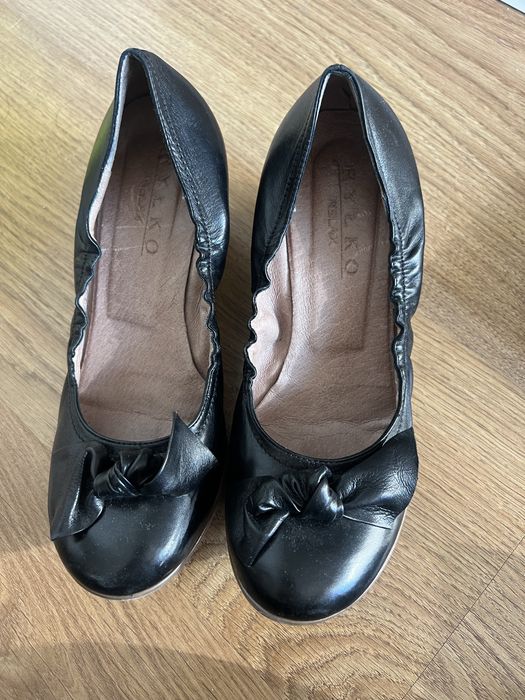 Czółenka na koturnie Ryłko r. 38