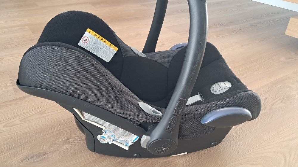 Cadeira auto Maxi-Cosi CabrioFix com  base IsoFix