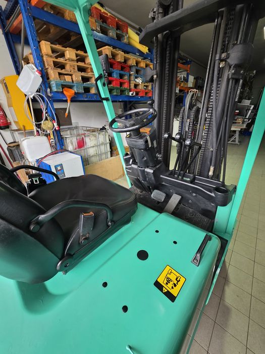 Empilhador Mitsubishi 2.5T Elétrico