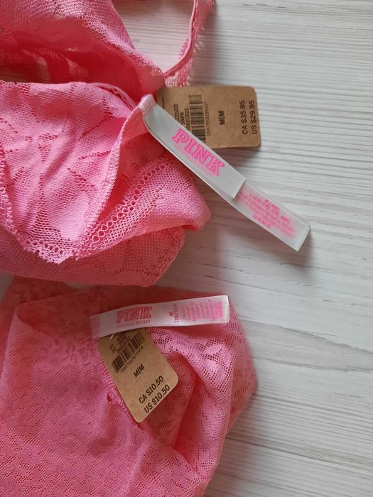 Розовый комплект нижнего белья кружевной Victoria's Secret р.М бралетт