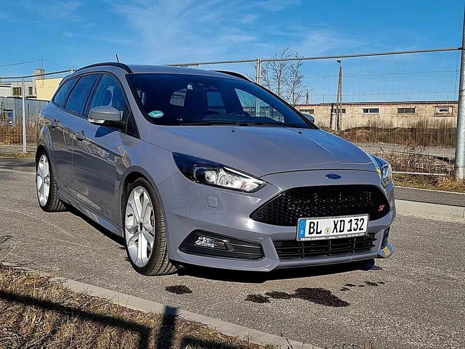 Ford Focus *ST*Bi Xenon*Navi *Kamera* Grz.Fotele * Grz.Kierownica * Alufelgi 19'*