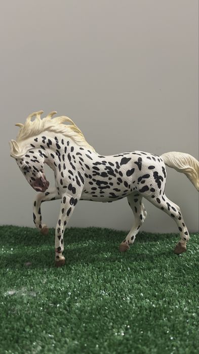 zestaw konikow schleich