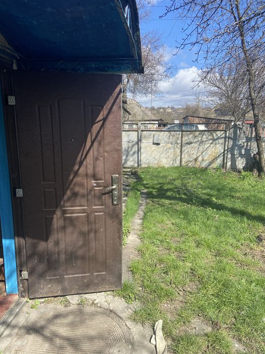 Продам половину газифікованого будинку