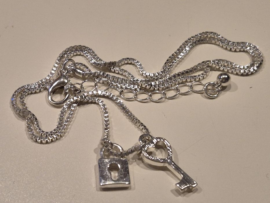 Naszyjnik kłódka i klucz Bershka