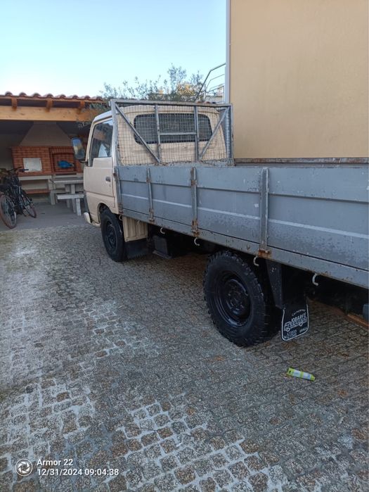 2 pneus com jante em bom estado para nissan cabstar