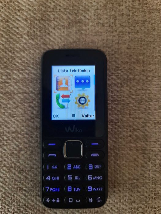 Telemovel Antigo Wiko leva 2 cartões têm um risco no visor muito leve mesmo preto