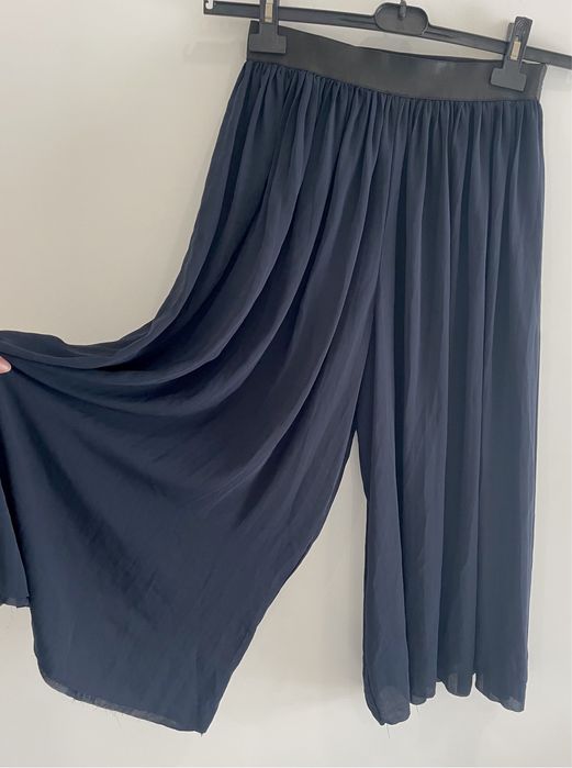 Calças soltas azul marinho (Zara, tamanho M)