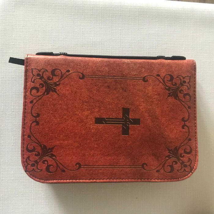 Etui na Biblię z zamkiem