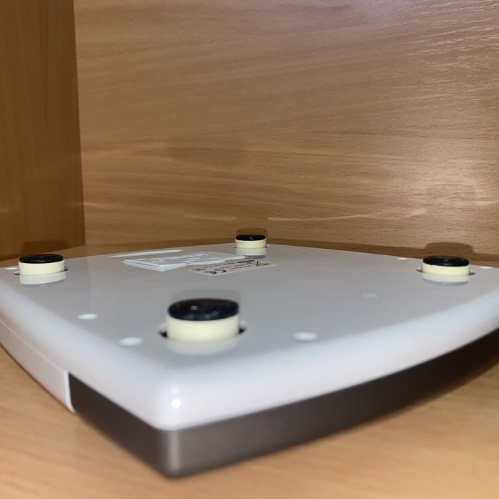 Продам электронные весы до 5 кг. Прорезиненые ножки с автоподстройкой