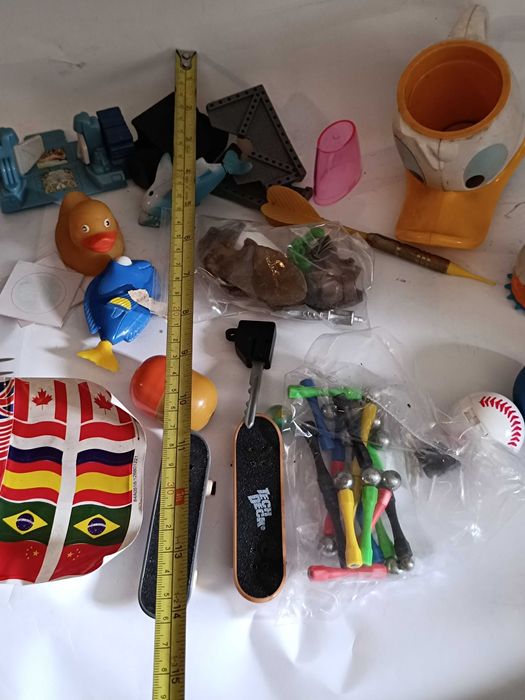 Brinquedos e figuras de ação antigas