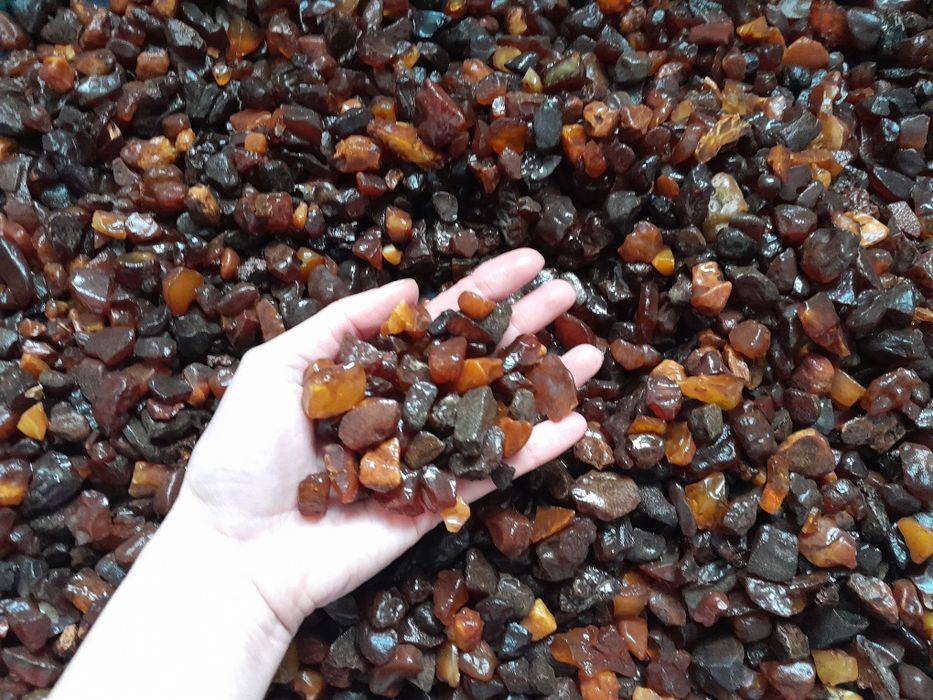 Натуральный янтарь с отверстиями Бурштин