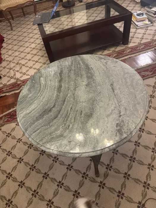 Mesa redonda em madeira e marmore
