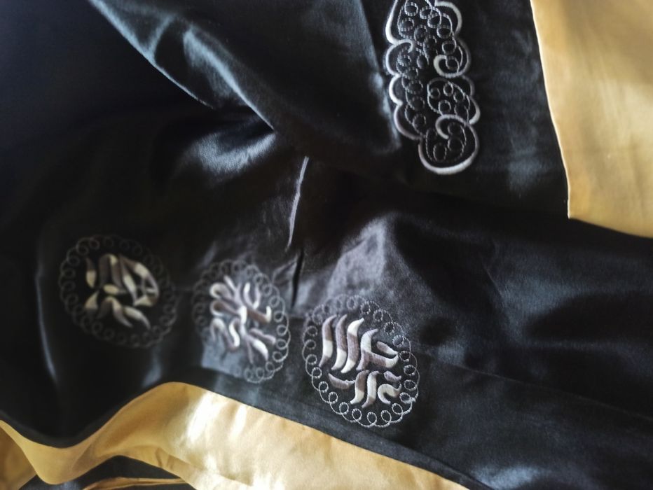 Розкішний халат.