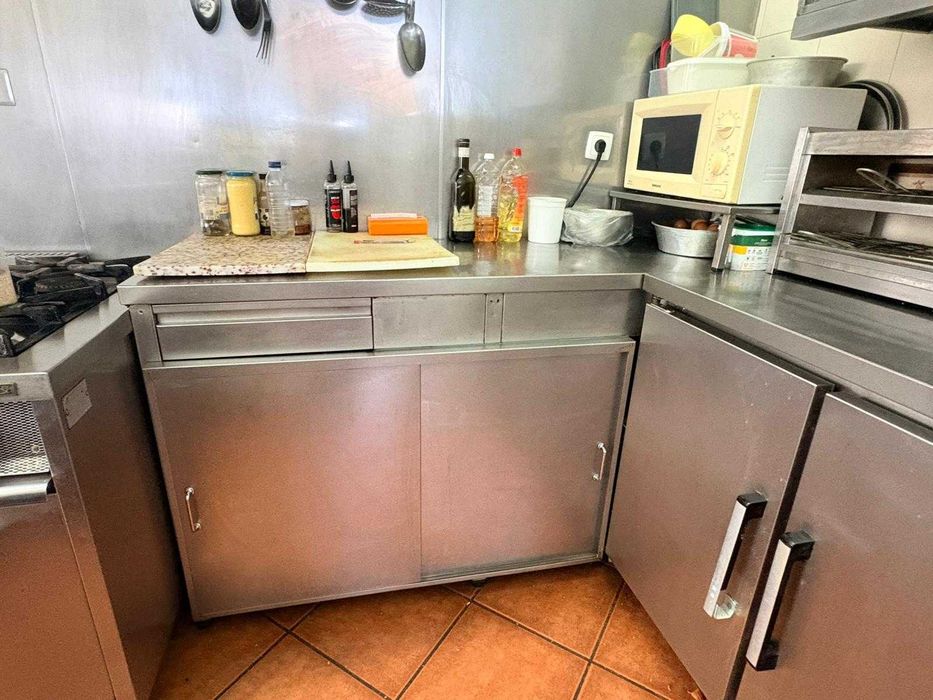 Artigo 23 - Bancada de apoio de cozinha em inox