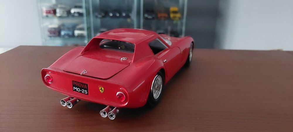 Model 1:18 Ferrari 250 GTO Guliyoy