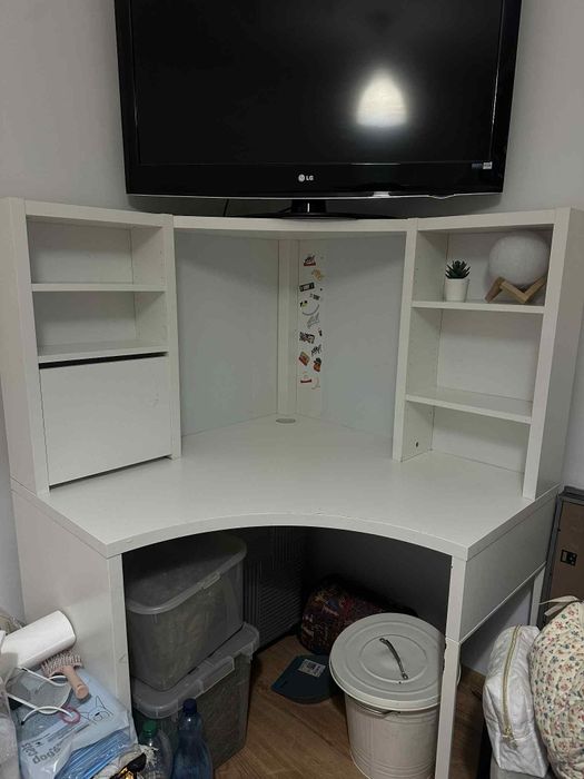 Biurko rogowe lub toaletka