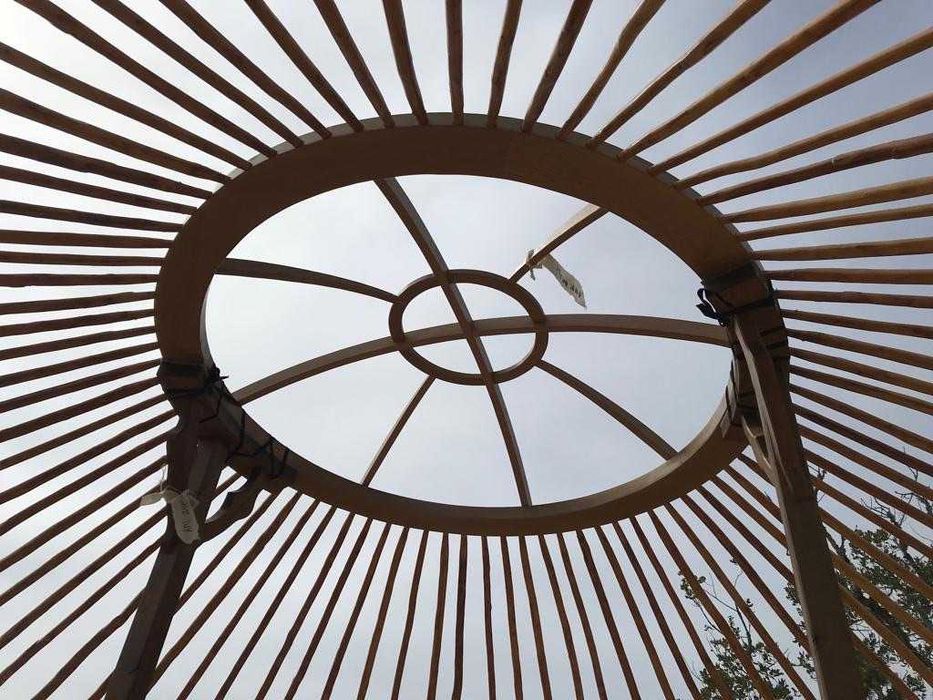 Yurt 24ft + 14ft with 6m Glasswall. Glamping year round. Isolada