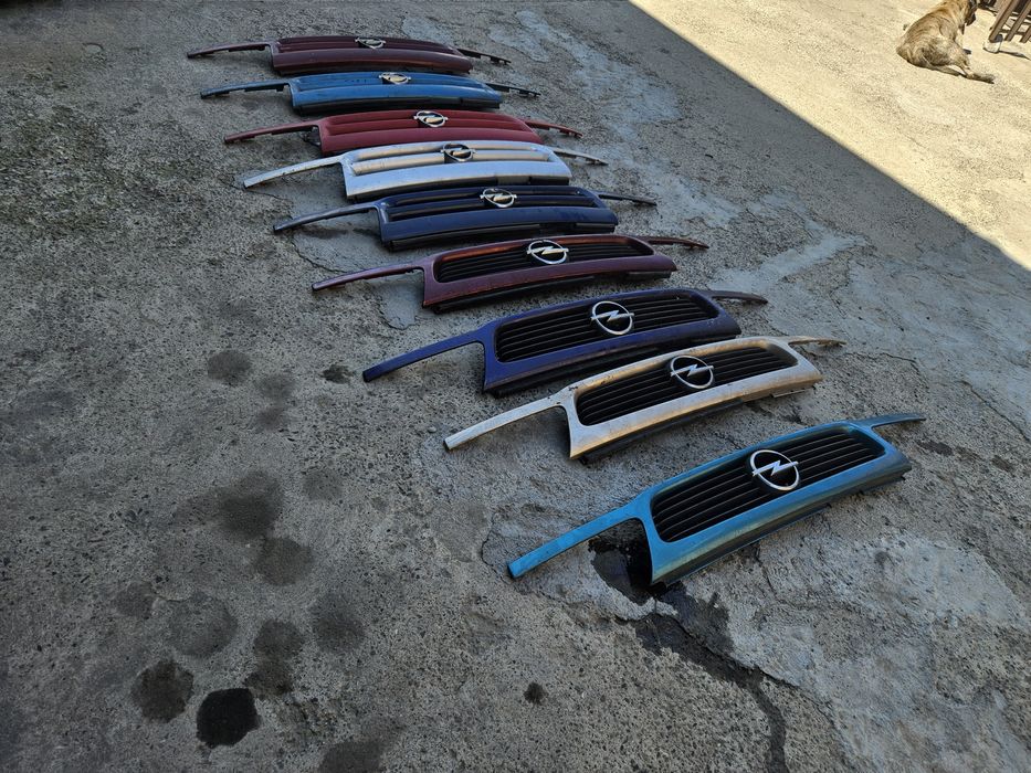 Решітка радіатора Опель Астра Ф Opel Astra F решетка радиатора Запчаст