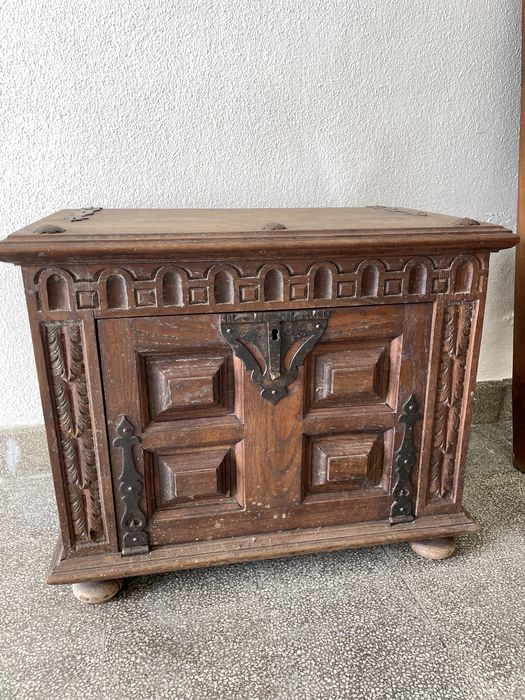 Móvel/ Garrafeira de madeira